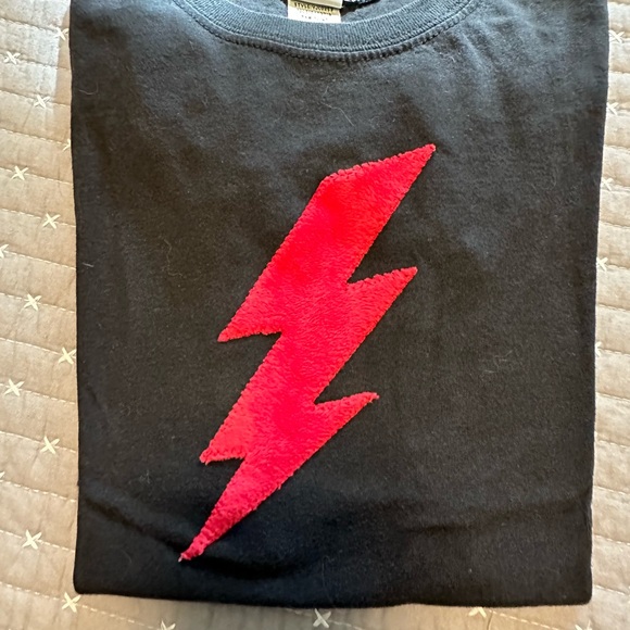 Boys 6 boutique tops with fuzzy appliqué! - Picture 4 of 6